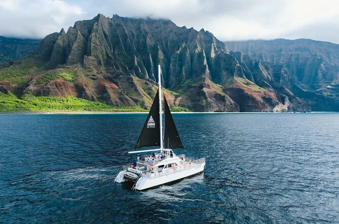 Na Pali Coast: Schnorcheltour mit dem Katamaran am Morgen