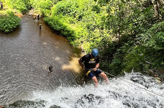 Abseilen am Wasserfall für private Gruppen