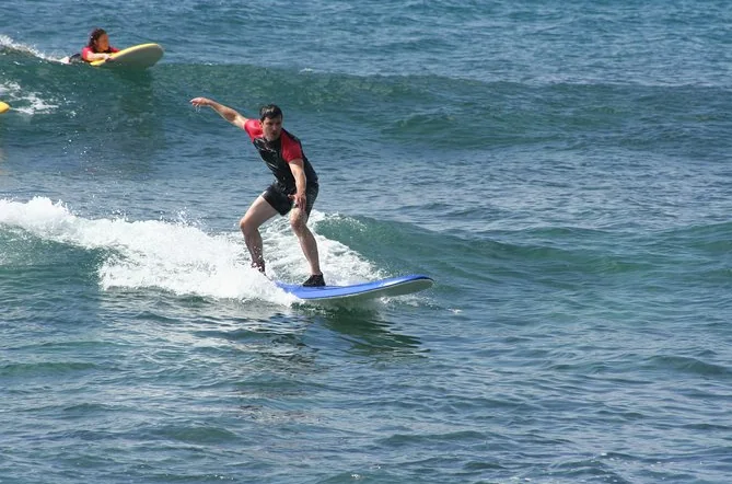 Surfstunde im sonnigen Poipu